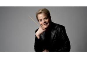 Marin alsop smiling with her head resting on her hand