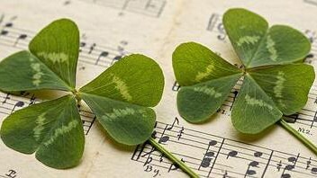 clovers on music notes